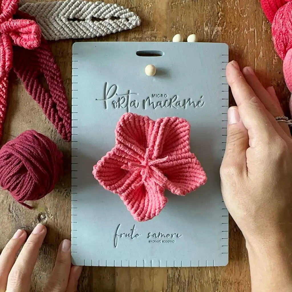 Porta micromacrame, flor de macrame