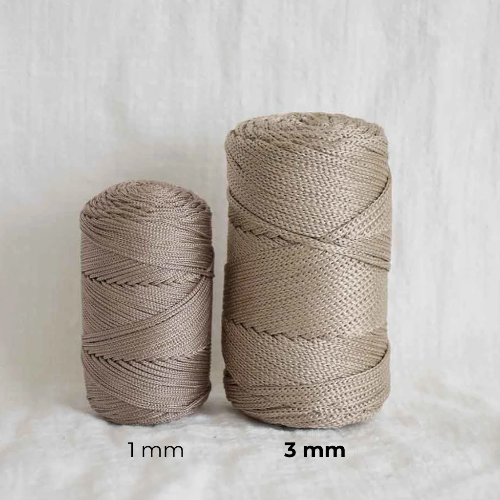Compara cion de 2 tipos de hilo macrame Glam de Fruto Samore, en 1 y 3 mm